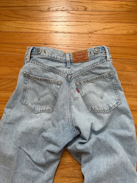 Levi’s barrel leg Cinch Light Blue Women’s Jeans - Picture 4 of 5